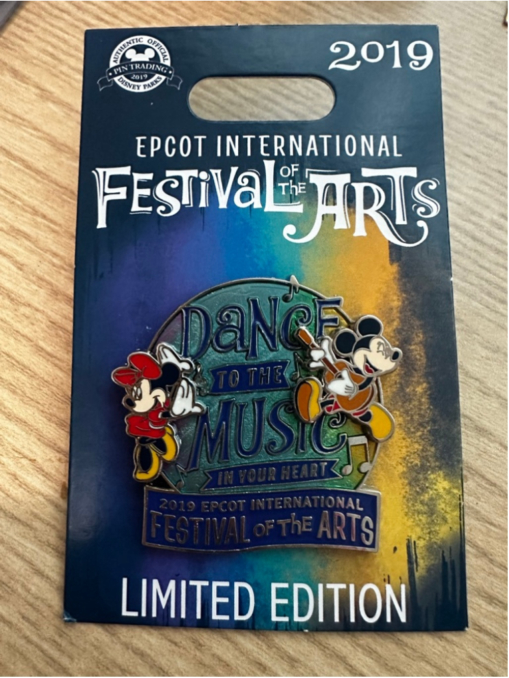 2019 Disney Epcot Festival of the Arts Pin - Mickey and Minnie Mouse LE 2000